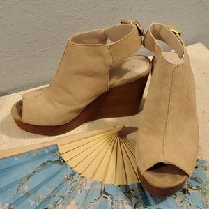 Kenneth Cole New York platform sandals